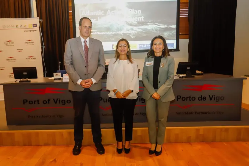 La conselleira do Mar, Marta Villaverde, durante la inauguración del evento nacional del Plan de Acción del Atlántico Pilari, donde destacó el papel de Galicia como referente en economía azul y sostenibilidad portuaria.