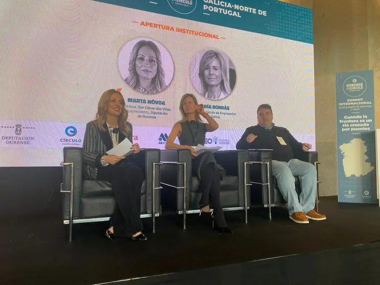 Representantes empresariales y directivos de Galicia y el Norte de Portugal durante una de las mesas del Summit Internacional 2025, celebrado en Allariz.