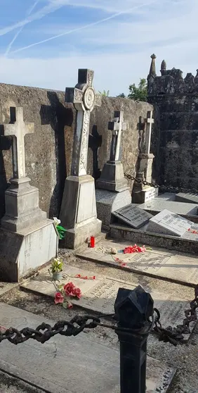 La tumba del ilustre empresario en el cementerio de Troncoso (Mondariz-Balneario, Pontevedra)..