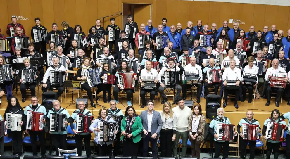 La delegación de la Xunta en Lugo reúne más de 160 acordeonistas en el marco de los actos para conmemorar el aniversario de la Muralla como Patrimonio Mundial.