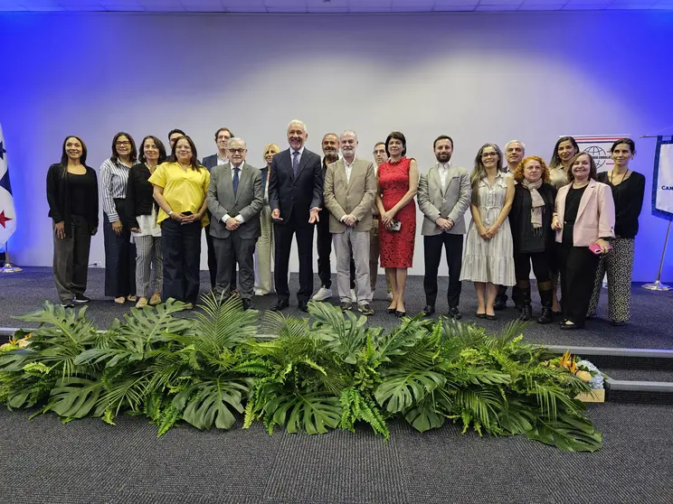 Participantes del Foro de Economía Eurolatino durante la sesión inaugural, centrada en la urgencia estratégica de la cooperación UE–América Latina.
