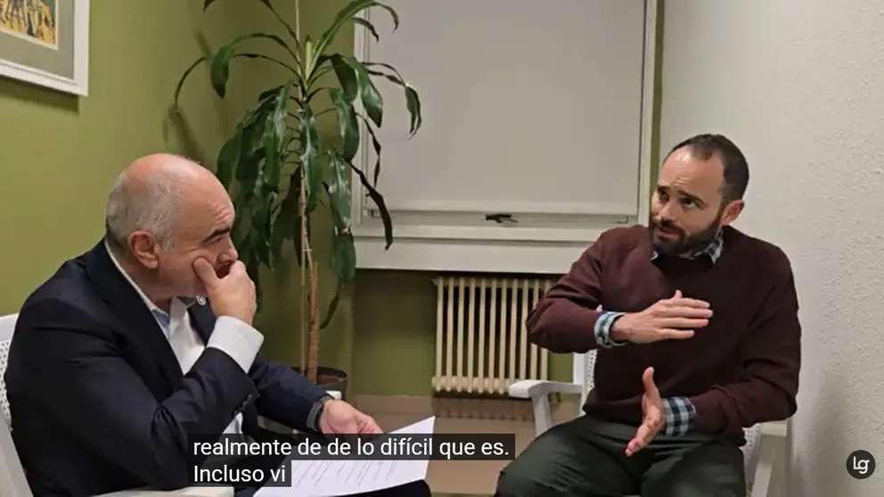Juan Bilches en la entrevista en Vigo con Roberto Ledo.