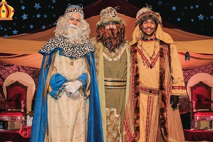 Melchor, Gaspar y Baltasar, protagonistas de la Cabalgata Internacional de Reis de la Eurocidade Tui-Valen&ccedil;a.