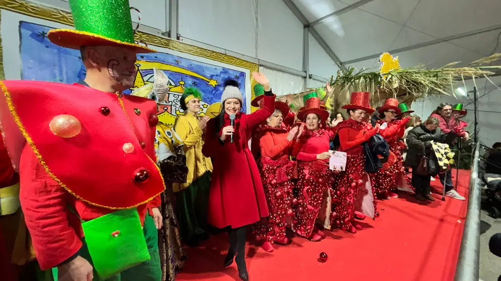 La alcaldesa de Mos, Nidia Ar&eacute;valo, dirige unas palabas.