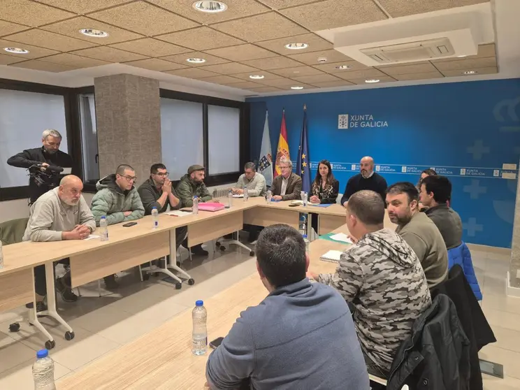 A conselleira Mar&iacute;a Jos&eacute; G&oacute;mez reuniuse esta ma&ntilde;&aacute; en Ourense con representantes da Asociaci&oacute;n do Sector Primario de Galego, no marco dos contactos que mant&eacute;n cos produtores da nosa comunidade.