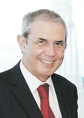 Emilio P&eacute;rez Touri&ntilde;o, ex presidente de la Xunta de Galicia, ser&aacute; el encargado de abrir la programaci&oacute;n de 2026 del ciclo &ldquo;Compostela 2023-2027. Presente y futuro&rdquo; con una mesa de debate sobre econom&iacute;a y sociedad.