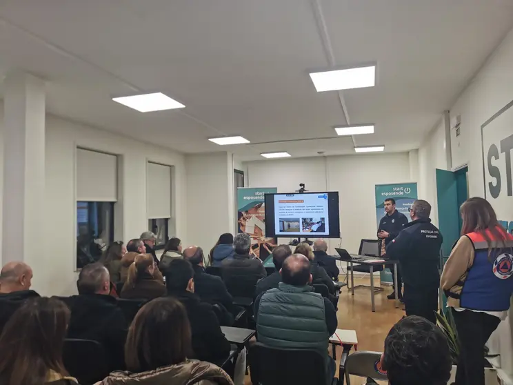 Sess&atilde;o t&eacute;cnica de capacita&ccedil;&atilde;o em Prote&ccedil;&atilde;o Civil reuniu o executivo das Juntas de Freguesia de Esposende, com foco no refor&ccedil;o da articula&ccedil;&atilde;o e da resposta local a situa&ccedil;&otilde;es de risco e emerg&ecirc;ncia.