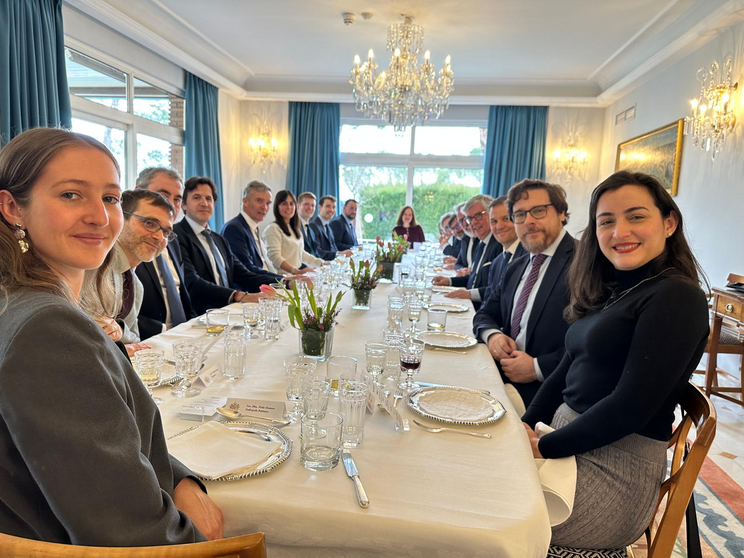 Reuni&oacute;n de trabajo en Madrid convocada por el embajador brit&aacute;nico, Alex Ellis, en la que particip&oacute; el presidente de la CEG, Juan Manuel Vieites, para analizar el futuro acuerdo sanitario y fitosanitario UE&ndash;Reino Unido y su impacto en el comercio agroalimentario.