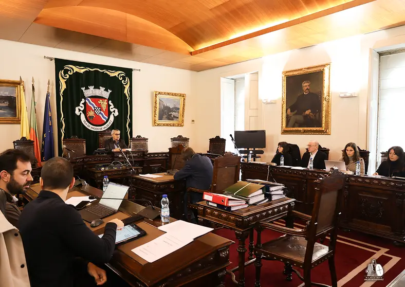 O Executivo Municipal durante a sesi&oacute;n na que se deu luz verde aos apoios econ&oacute;micos &aacute;s fregues&iacute;as do concello.