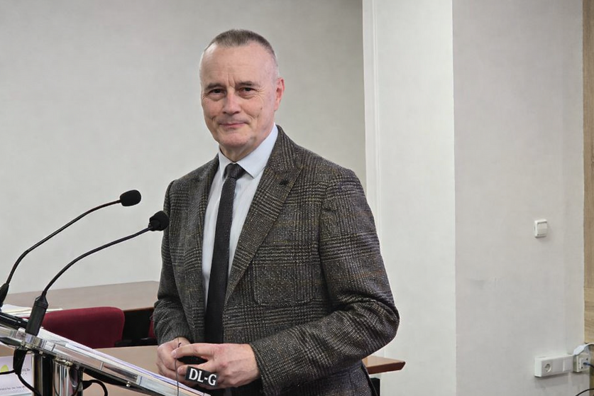 Jorge Cebreiros, presidente de la Confederaci&oacute;n de Empresarios de Pontevedra (CEP), durante su intervenci&oacute;n en el encuentro informativo con los medios.