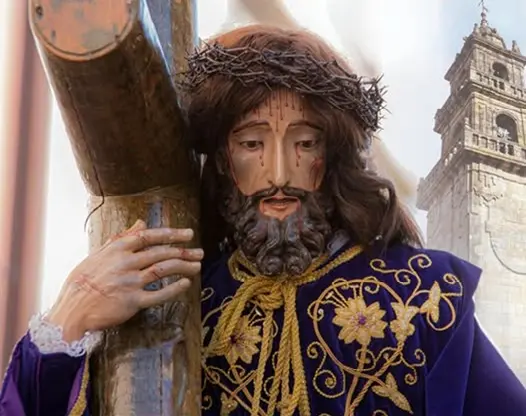 El Nazareno de Cangas, talla de 1877 realizada por Ignacio Cervi&ntilde;o, preside la novena de las Tres Gracias en la iglesia de Santiago, uno de los actos m&aacute;s tradicionales previos a la Semana Santa en la villa marinera.