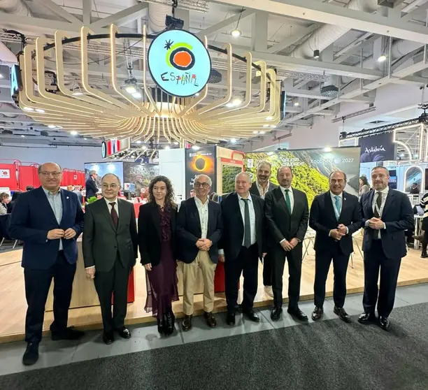 Xos&eacute; Merelles, junto a representantes institucionales y del sector tur&iacute;stico, durante la inauguraci&oacute;n de la ITB Berl&iacute;n, en el espacio de Turespa&ntilde;a donde Galicia promociona su oferta tur&iacute;stica.