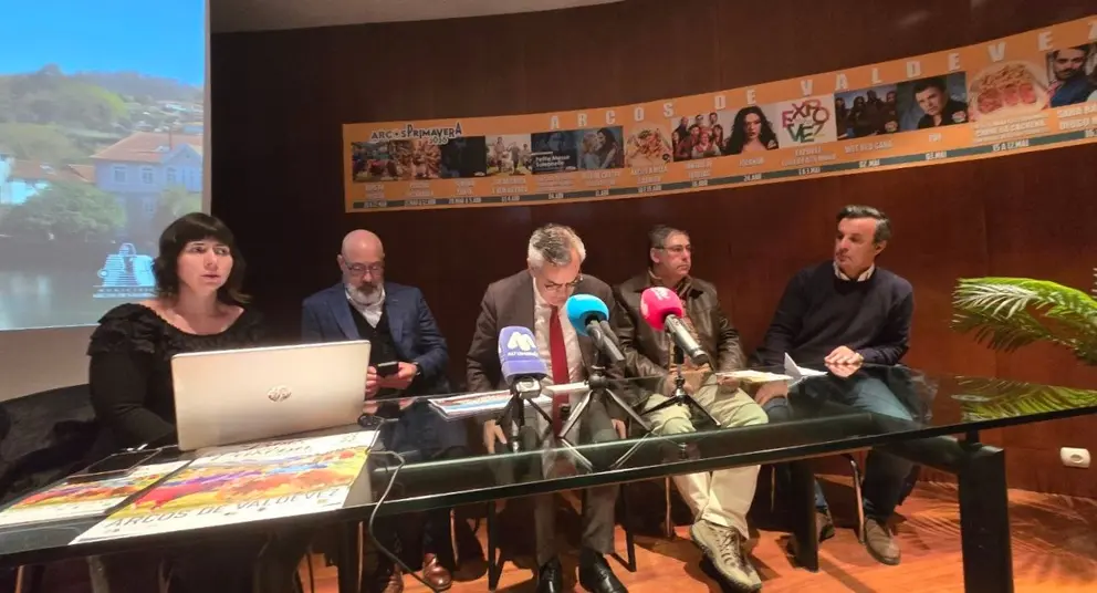 Presentaci&oacute;n de la programaci&oacute;n de primavera 2026 de Arcos de Valdevez, con representantes municipales y culturales durante la rueda de prensa.