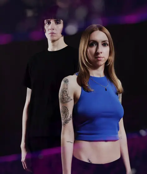 Las creadoras Ana Quiroga y Estela Oliva, responsables del proyecto Azabache AV, que fusiona sonido, imagen y narrativa visual en una experiencia audiovisual contempor&aacute;nea._LEON CHEW.