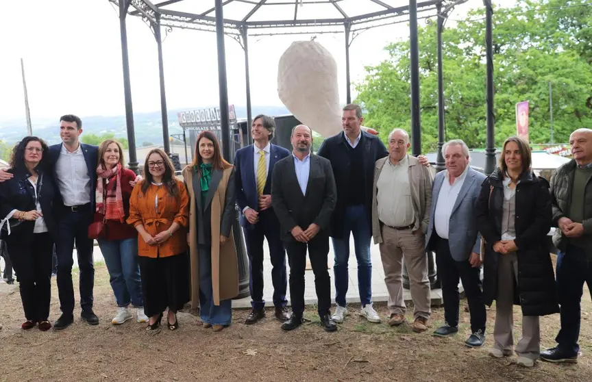 Autoridades y representantes institucionales, durante la XLIV Festa de Exaltaci&oacute;n do Vi&ntilde;o da Ulla celebrada en Vedra.