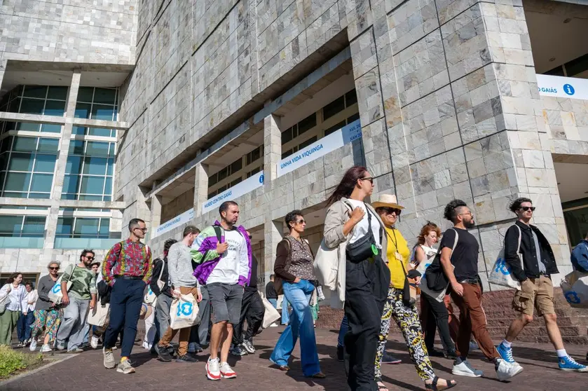 Participantes en una edici&oacute;n anterior del Encontro de Artes Novas, a su llegada a la Cidade da Cultura en el Gai&aacute;s.