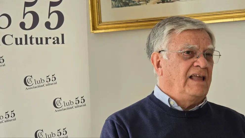 Grato Amor, directivo de Amigos de los Pazos, durante la entrevista con Diario Luso-Galaico. R. LEDO.