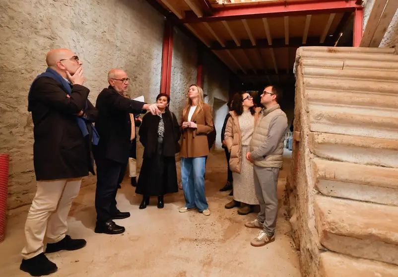 La conselleira de Pol&iacute;tica Social e Igualdade, Fabiola Garc&iacute;a, visit&oacute; el edificio en el que se localizar&aacute; el nuevo recurso de la entidad.