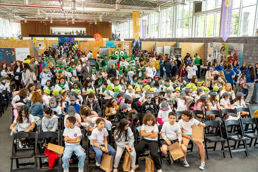 Cientos de escolares participaron en la VII Feria de Educaci&oacute;n, Ciencia y Tecnolog&iacute;a de Ponte de Lima, un evento que reuni&oacute; innovaci&oacute;n, rob&oacute;tica, sostenibilidad y actividades educativas para toda la comunidad.