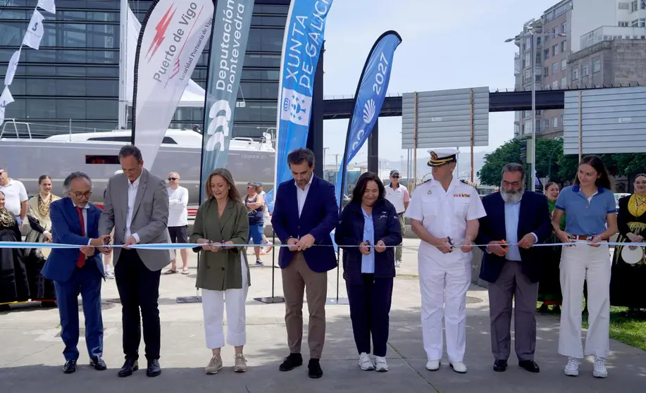 Diego Calvo y Ana Ortiz participaron en la inauguraci&oacute;n del espacio l&uacute;dico y cultural de La Solitaire du Figaro Paprec en Portocultura, junto a representantes institucionales y de la organizaci&oacute;n de la regata en Vigo.