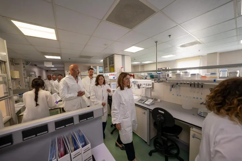La conselleira de Medio Ambiente e Cambio Clim&aacute;tico, &Aacute;ngeles V&aacute;zquez, durante la visita a las instalaciones de Lonza Biologics en O Porri&ntilde;o, donde destac&oacute; la apuesta de la compa&ntilde;&iacute;a por la innovaci&oacute;n, la sostenibilidad y la econom&iacute;a circular.