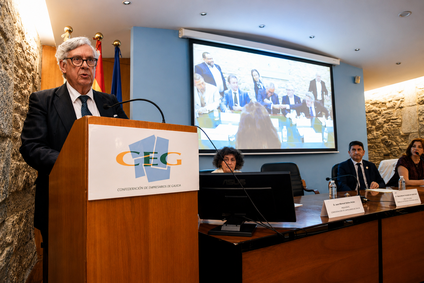 El presidente de la Confederaci&oacute;n de Empresarios de Galicia (CEG), Juan Manuel Vieites, durante su intervenci&oacute;n en la asamblea general de la organizaci&oacute;n, donde reivindic&oacute; m&aacute;s infraestructuras, energ&iacute;a y seguridad jur&iacute;dica para reforzar la competitividad del tejido empresarial gallego.