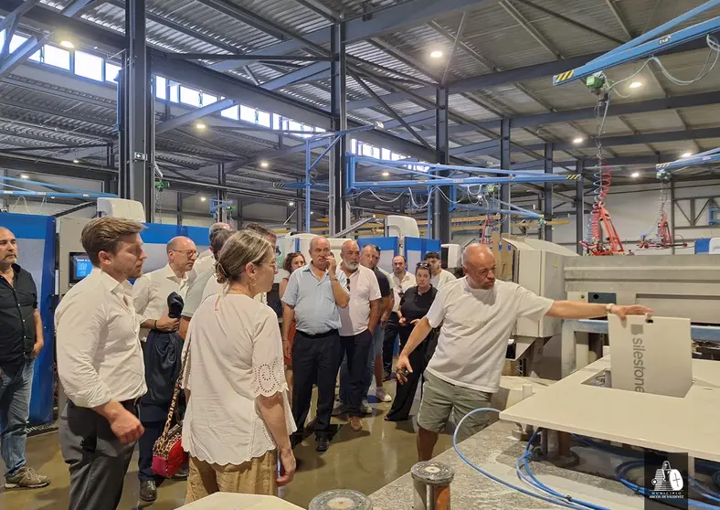 Representantes municipales de Arcos de Valdevez durante la visita a la empresa Granico, situada en los alrededores de Toulouse.