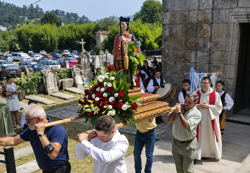 Procesi&oacute;n de San Lourenzo en Arnoso, una de las celebraciones religiosas que mantiene viva la tradici&oacute;n comunitaria de la parroquia.