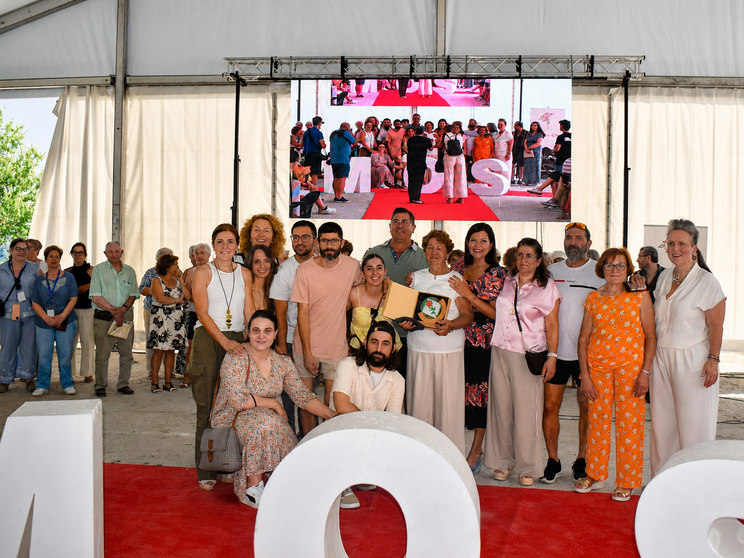A colecci&oacute;n &ldquo;Ox&iacute;geno&rdquo;, da dese&ntilde;adora tomi&ntilde;esa Marta Pereiro, proclamouse ga&ntilde;adora do VI Desfilamos e recibiu tam&eacute;n o Premio do P&uacute;blico durante a final celebrada no marco da Xuntanza de Palilleiras de Mos.
