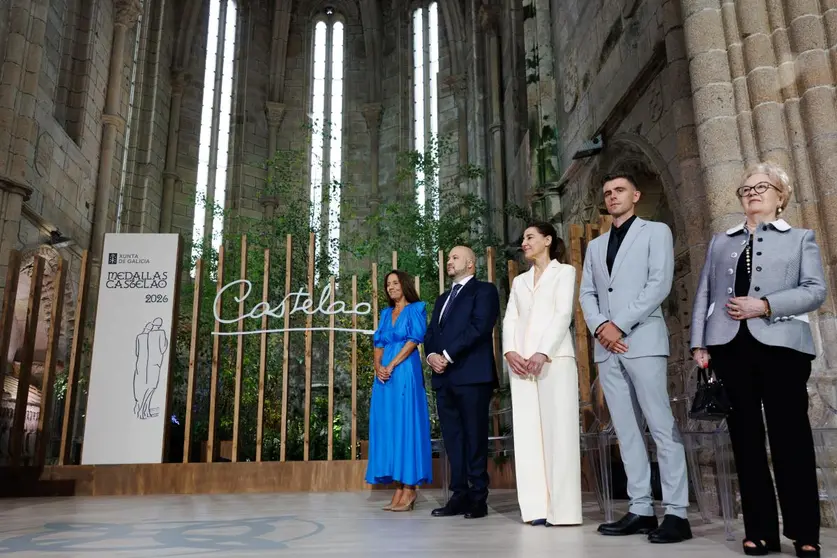 Los cinco distinguidos con las Medallas Castelao 2026, momentos antes de recibir la m&aacute;xima distinci&oacute;n honor&iacute;fica que concede la Xunta de Galicia en reconocimiento a su trayectoria y contribuci&oacute;n a la sociedad gallega.