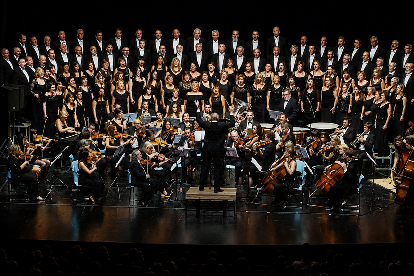 La Coral Casablanca de Vigo, acompa&ntilde;ada por su orquesta, ofrecer&aacute; el pr&oacute;ximo 18 de julio un gran concierto en el Auditorio de Castrelos, una de las citas musicales m&aacute;s esperadas del verano, con acceso gratuito a la platea hasta completar el aforo.