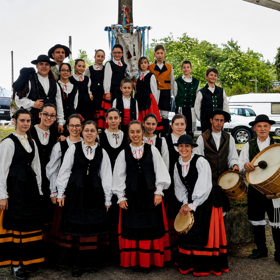 Grupo folcl&oacute;rico da parroquia de Padr&oacute;ns, un dos protagonistas da vida cultural e festiva de San Salvador.