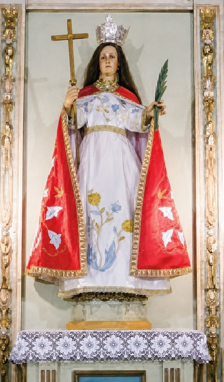 Talla de vestir de Santa Mari&ntilde;a que se conserva actualmente no templo. A investigaci&oacute;n trata de esclarecer onde estaba durante o incendio e como conseguiu sobrevivir. Imaxe mellorada dixitalmente.