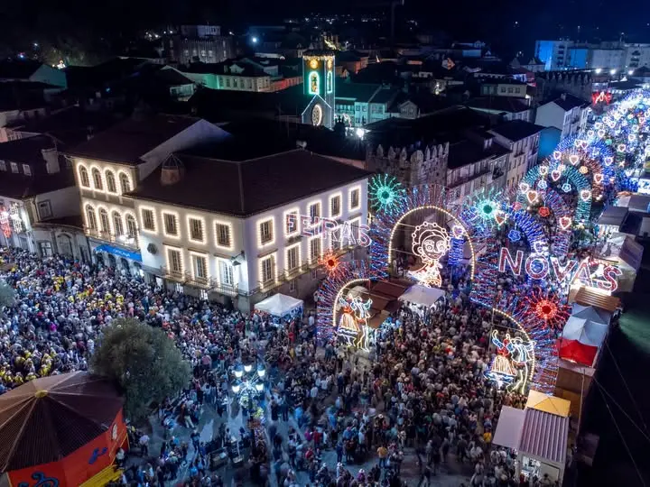 Ponte de Lima se viste de luz y tradici&oacute;n con la inauguraci&oacute;n de las Feiras Novas, que este a&ntilde;o celebran su hist&oacute;rico bicentenario con seis d&iacute;as de fiesta popular.