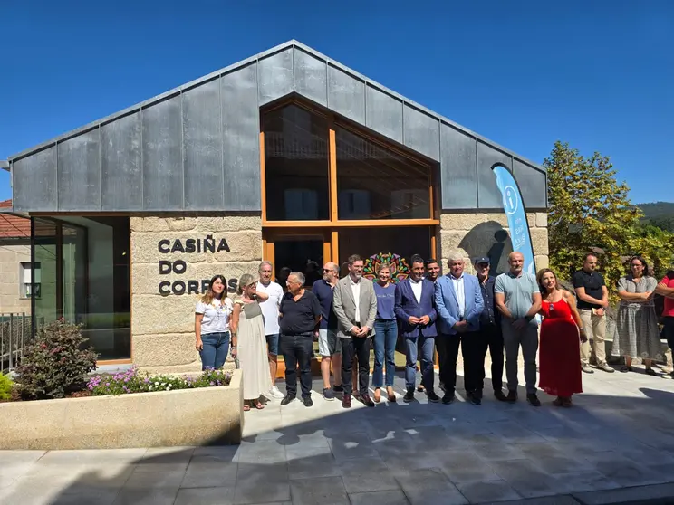 A nova Oficina de Turismo e a Casi&ntilde;a do Corpus abren as s&uacute;as portas no coraz&oacute;n hist&oacute;rico de Ponteareas, cun espazo dedicado a divulgar durante todo o ano a tradici&oacute;n alfombrista da vila.
