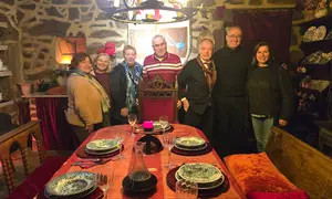 De izq. a dcha., Isabel Otero, Mar&iacute;a May&aacute;n, Marina, Alfonso V&aacute;zquez, Maximino Fdez. Send&iacute;n, Juan Gonz&aacute;lez y Luli Enes. R. LEDO.