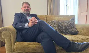 V&iacute;ctor Cageao, director de Colecciones Reales de Patrimonio Nacional, durante la entrevista concedida a Diario Luso-Galaico. R. LEDO.