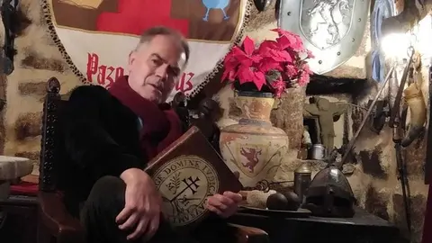 Maximino Fernández Sendín, propietario y director de la Casa Museo Pazo La Cruz. 