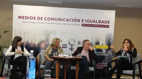 Anabel Díaz, Esther Esteban y Esther Jaén protagonizaron la segunda jornada en una mesa redonda sobre la mujer desde y en los Medios de comunicación. 