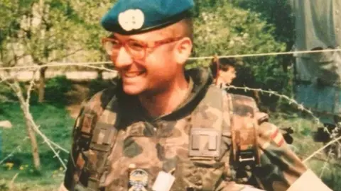 El teniente Legionario  Monterde que dirigió el comando español.