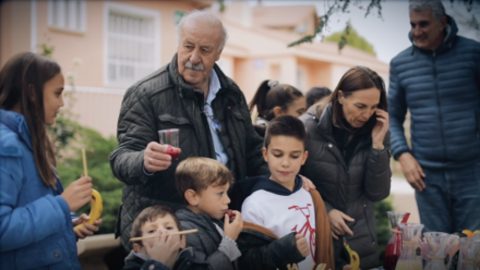 Con el exentrenador de la selección española de fútbol, Vicente Del Bosque, y con el exjugador de baloncesto, Fernando Romay.