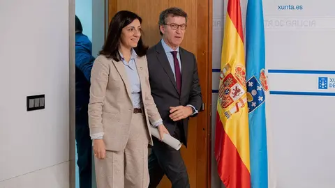 La conselleira de Medio Ambiente, Territorio y Vivienda, Ángeles Vázquez, acompañada por Feijóo, destaca que Galicia se sitúa en la vanguardia de las regiones que se alejan del modelo basado en el trinomio ‘extraer, usar y tirar', y avanza hacia economía circular.