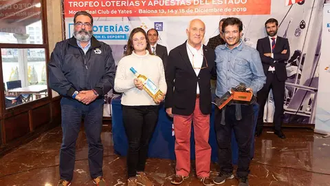 Ricardo Terrades y F&aacute;tima Diz recogieron el premio de ganador del RCN Arrecife.
 Villalia Winter Series, RCNV 2019. &copy;Sailingshots by Mar&iacute;a Mui&ntilde;a Photography