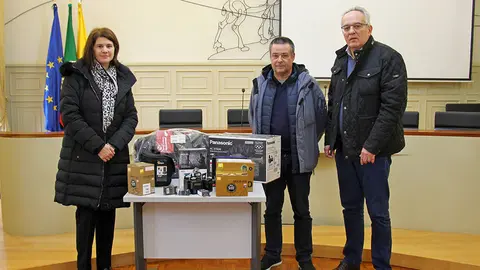 El vicealcalde de Vila Nova de Cerveira, Vitor Costa, entreg&oacute; un kit completo de material audiovisual a ETAP Cerveira, presentando una de las dos propuestas ganadoras en la edici&oacute;n 2019 del Presupuesto Participativo Juvenil. 