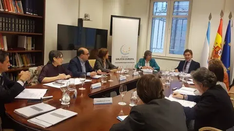 El director general de Relaciones Exteriores y con la UE de la Xunta, Jesús Gamallo, y la conselleira del Mar, Rosa Quintana, participaron en la segunda reunión del año del patronato de la Fundación Galicia Europa en su oficina en Santiago de Compostela. ARCHIVO. 