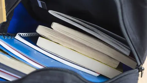 Siete de cada 10 alumnos que participan en el programa recibieron seis o más manuales con cargo a dicho fondo.