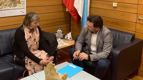 Miranda agradece ao Lar Gallego de Pamplona o seu traballo a prol da lingua e da cultura galega.