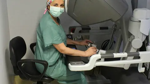 La doctora Rosa Darriba, coordinadora del Servicio de Ginecología y Obstetricia de Vithas Vigo, resalta que las citologías ordinarias no sirven para detectar el cáncer de endometrio.