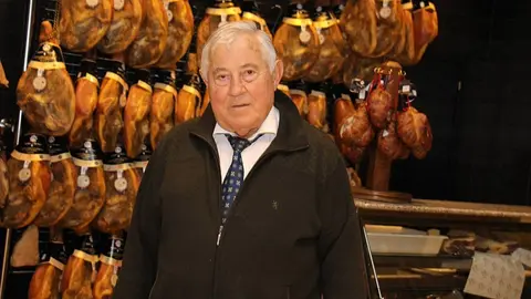 Manuel José Núñez, el empresario que a dignificado el jamón gallego, elevando su calidad.  ROBERTO LEDO. ARCHIVO. 