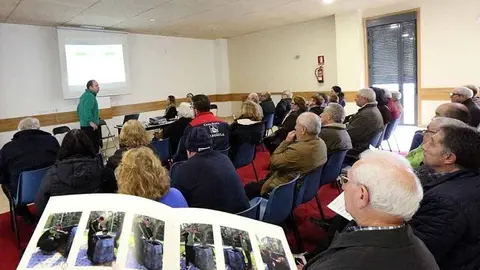 Arcos, con preto de 500 habitantes, foi a parroquia escollida porque se axusta en poboación e vivendas aos composteiros individuais.